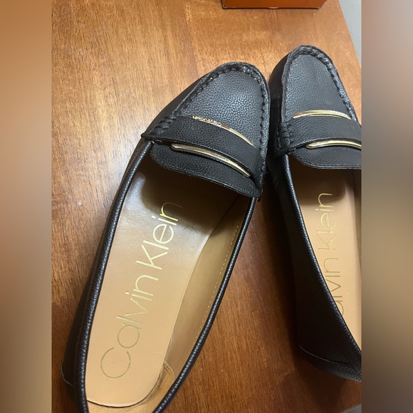 Calvin Klein black and gold loafer flats. Sz 8.5 Medium - Picture 4 of 9